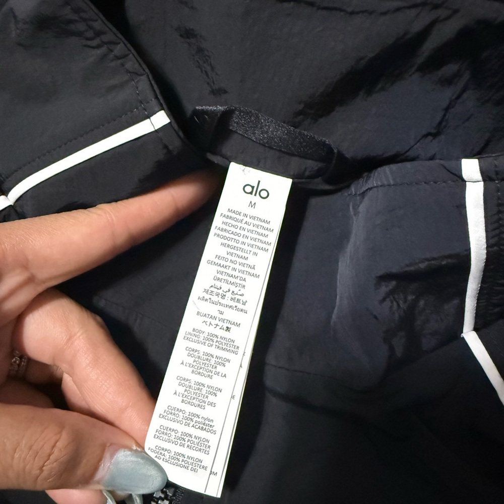 ALO Yoga Motivate Full Zip Up Jacket Black & White - Picture 12 of 12